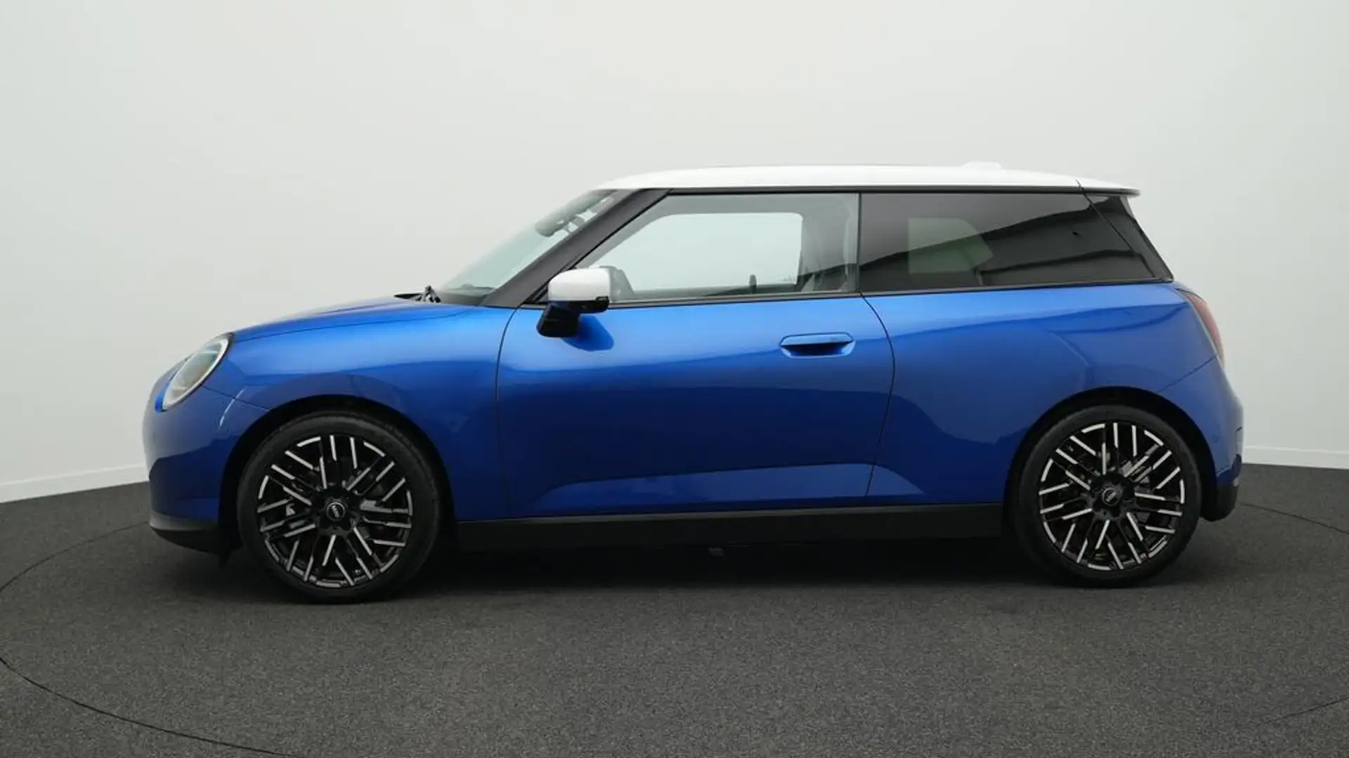 MINI Cooper SE Favoured Trim Blau - 2