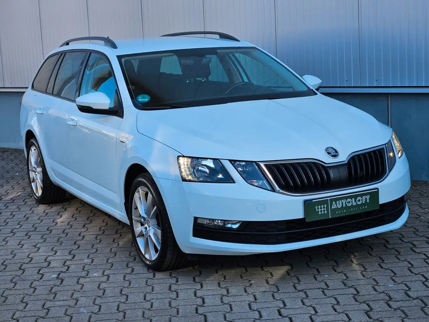 Skoda Octavia Combi 2.0 TDI DSG Clever NAVI|SHZ|DAB+ Weiß - 2