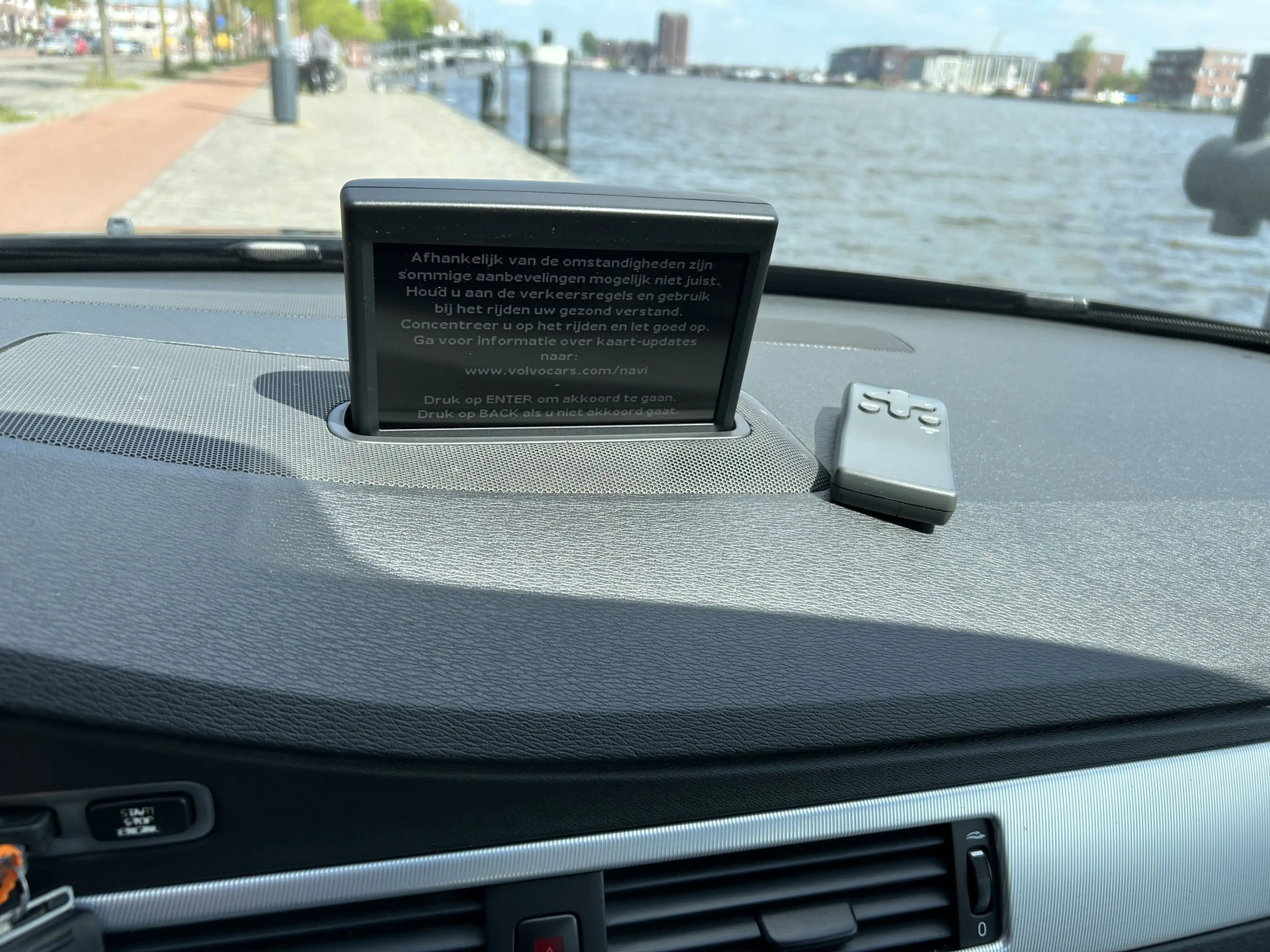 Volvo V70 2.0T R-Edition airco/ecc leer navigatie apk — photo 8