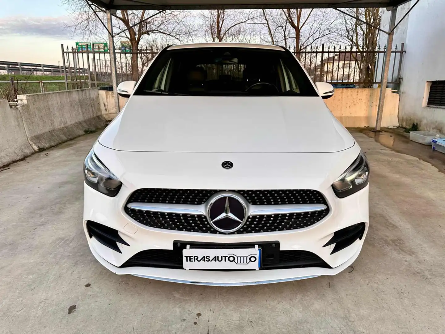 Mercedes-Benz B 180 Automatic AMG LINE CERCHI AMG 18 CAMB. AUT OK NEOP Bianco - 2