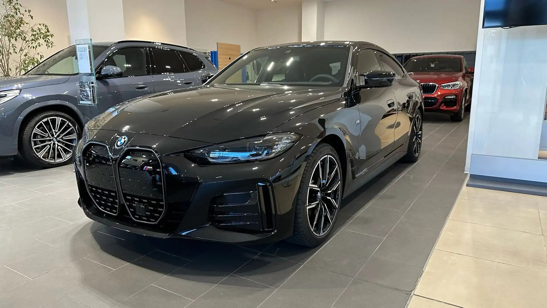 BMW i4 M50 Schwarz - 1
