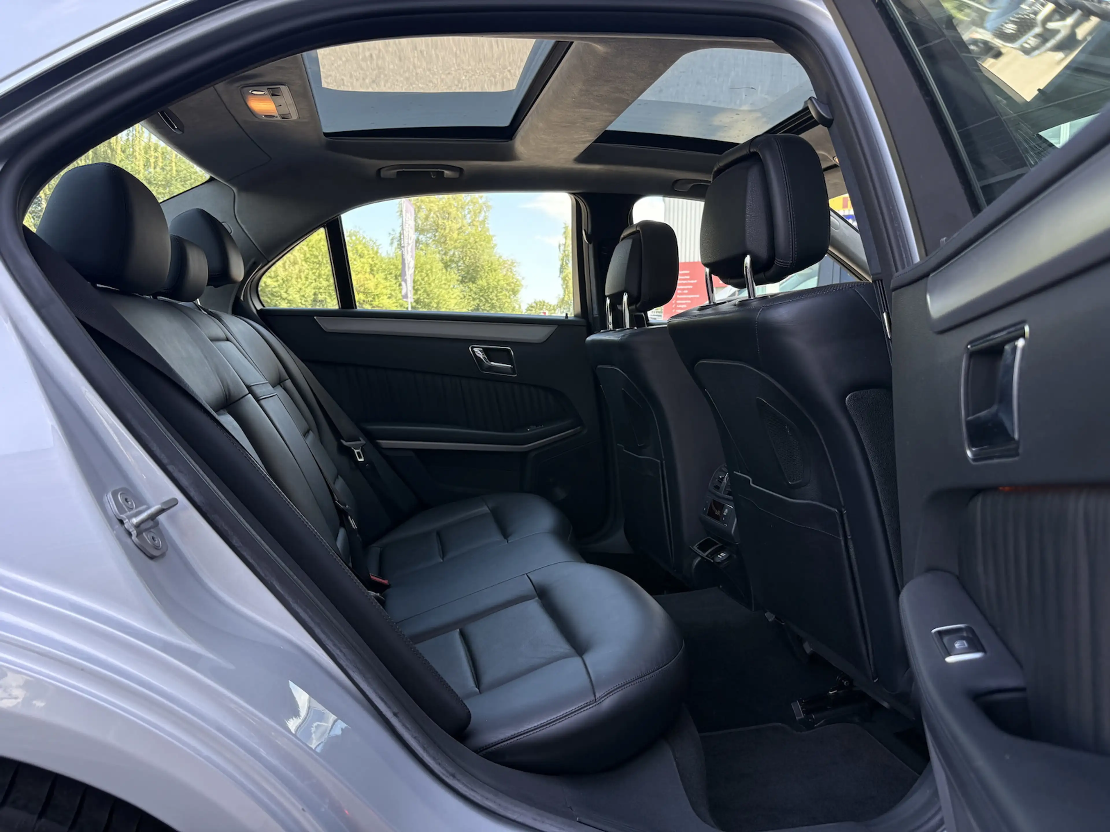 Mercedes-Benz E 350 CDI 4Matic KAMERA/PANO/MEMORY/NAVI/SHZ/AHK — photo 14