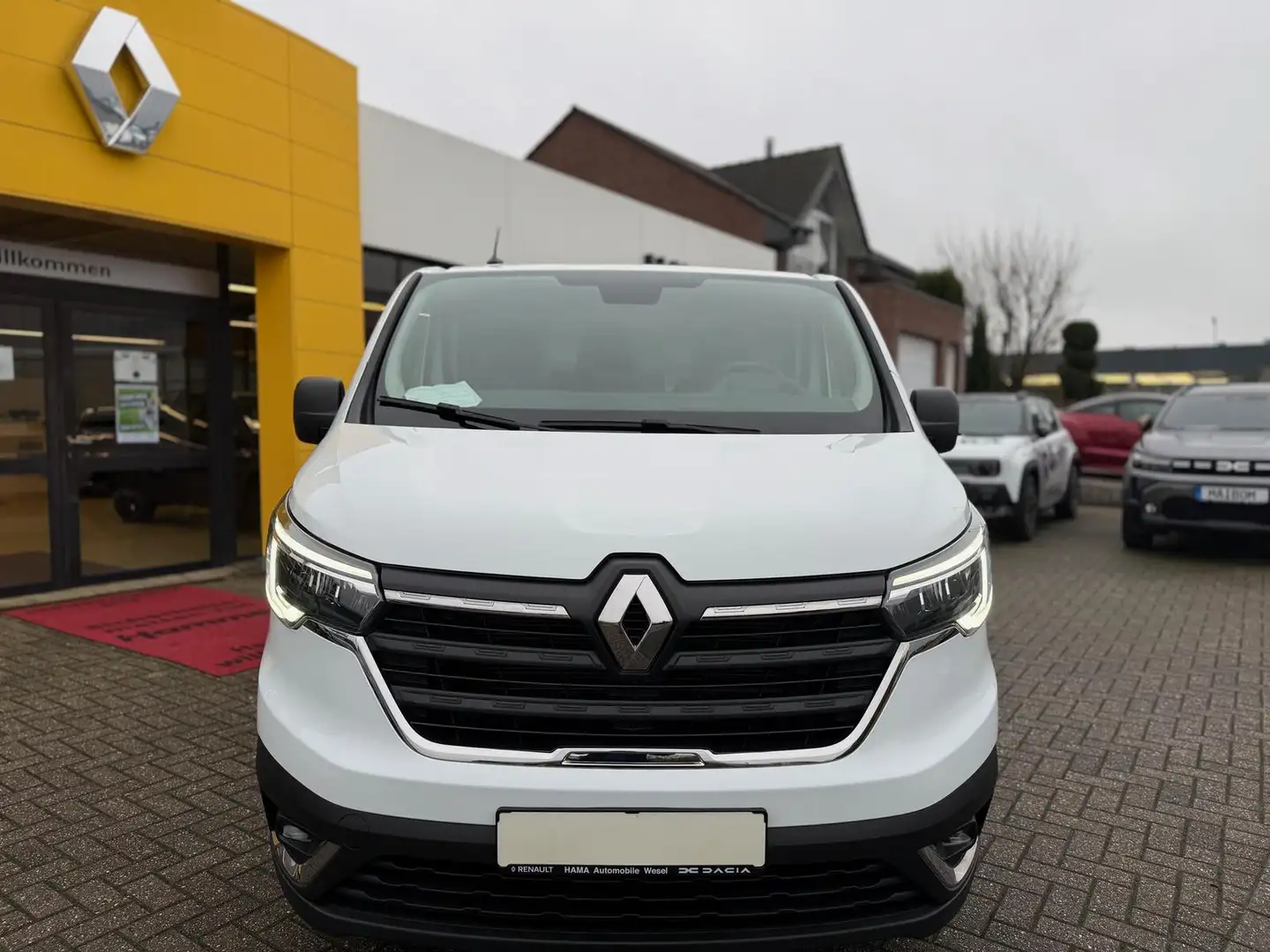 Renault Trafic L2H1 3,1t Komfort*PDC*ALLWET*NAVI*AUTOMAT Wit - 2