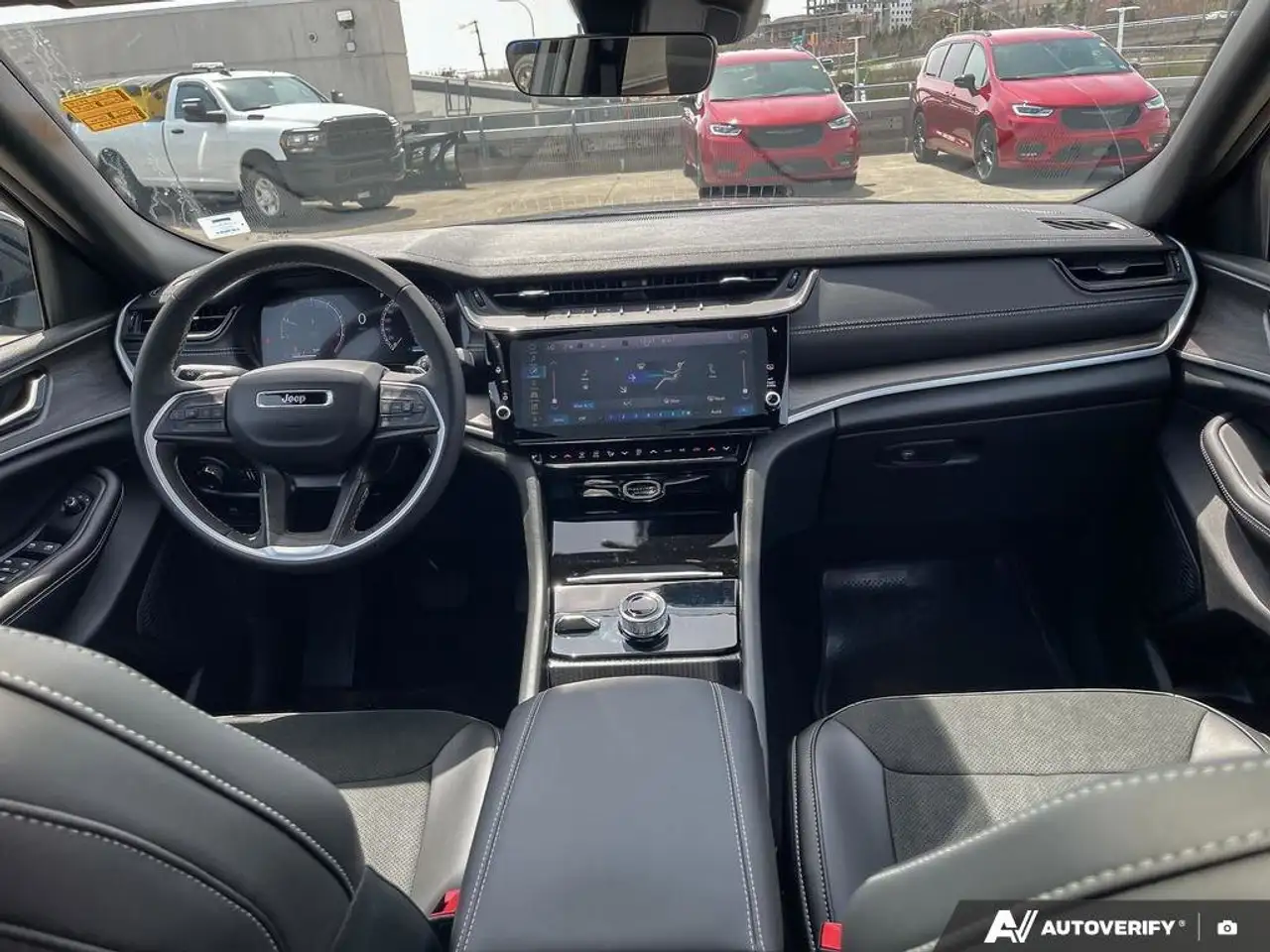 Jeep Grand Cherokee снимка Jeep Grand Cherokee