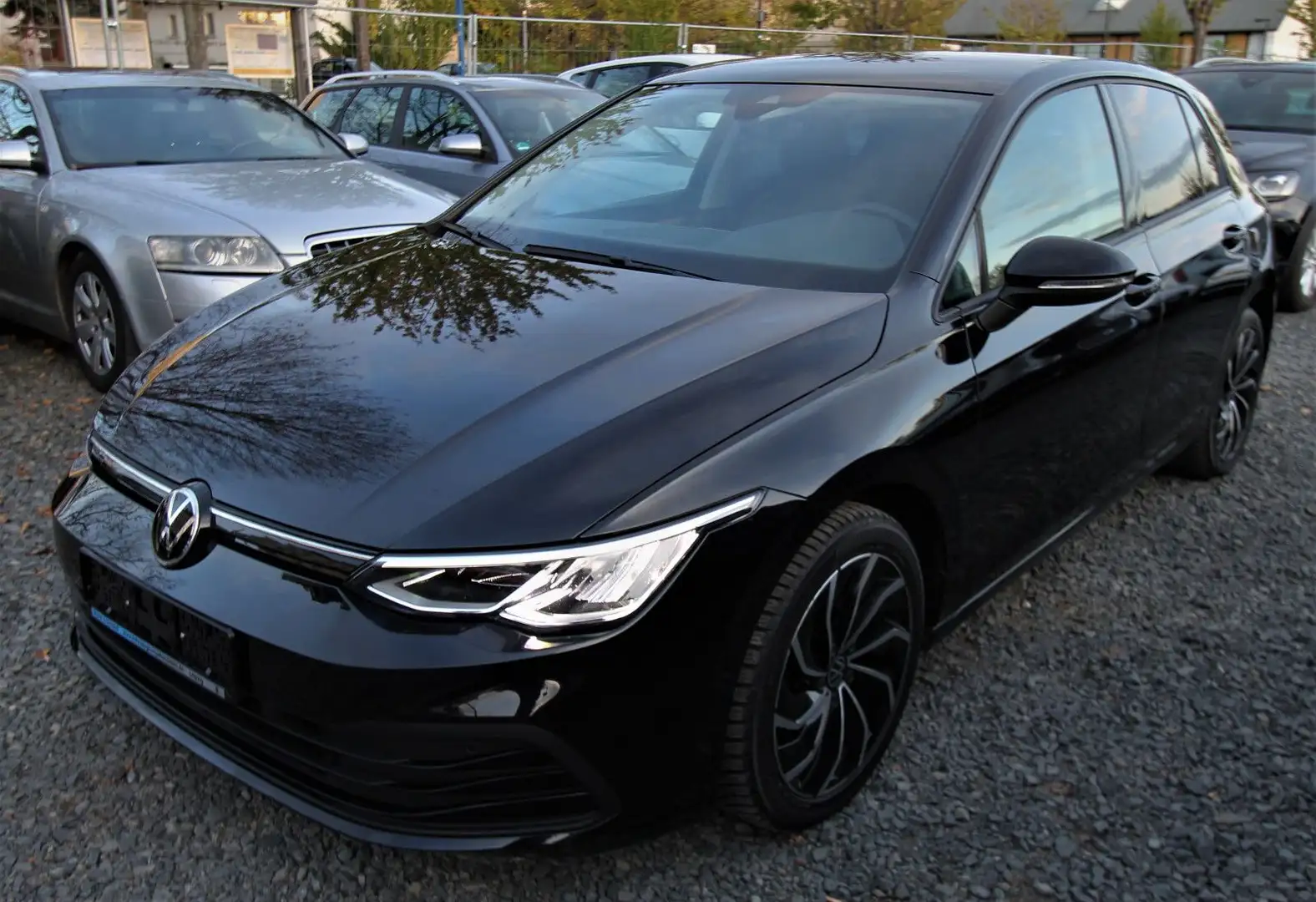 Volkswagen Golf 8 1.5 eTSI Life Virtual LED ACC 17ZAllw. Schwarz - 1