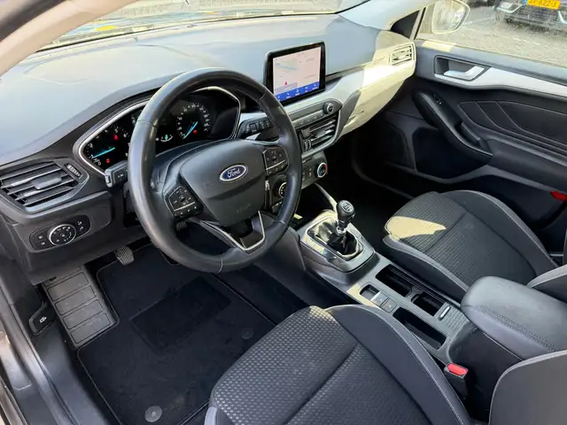 Ford Focus view 15
