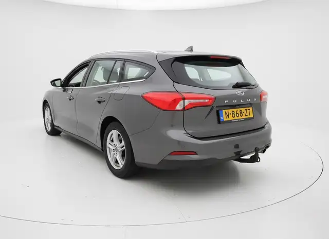 Ford Focus view 3