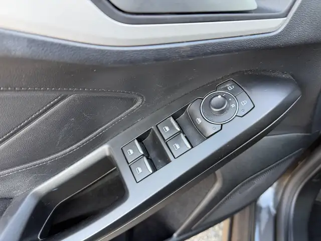 Ford Focus view 14