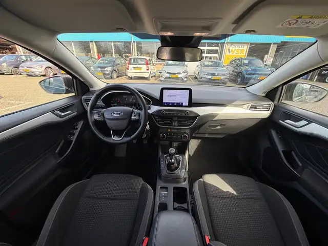 Ford Focus view 2