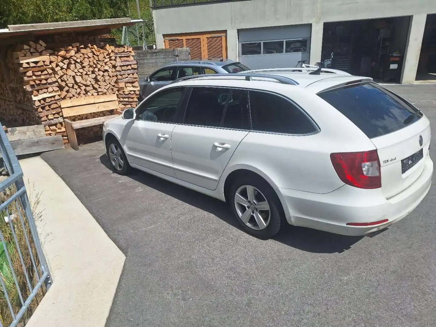 Skoda Superb Superb Combi Elegance 2,0 TDI CR DPF DSG Elegance Weiß - 1