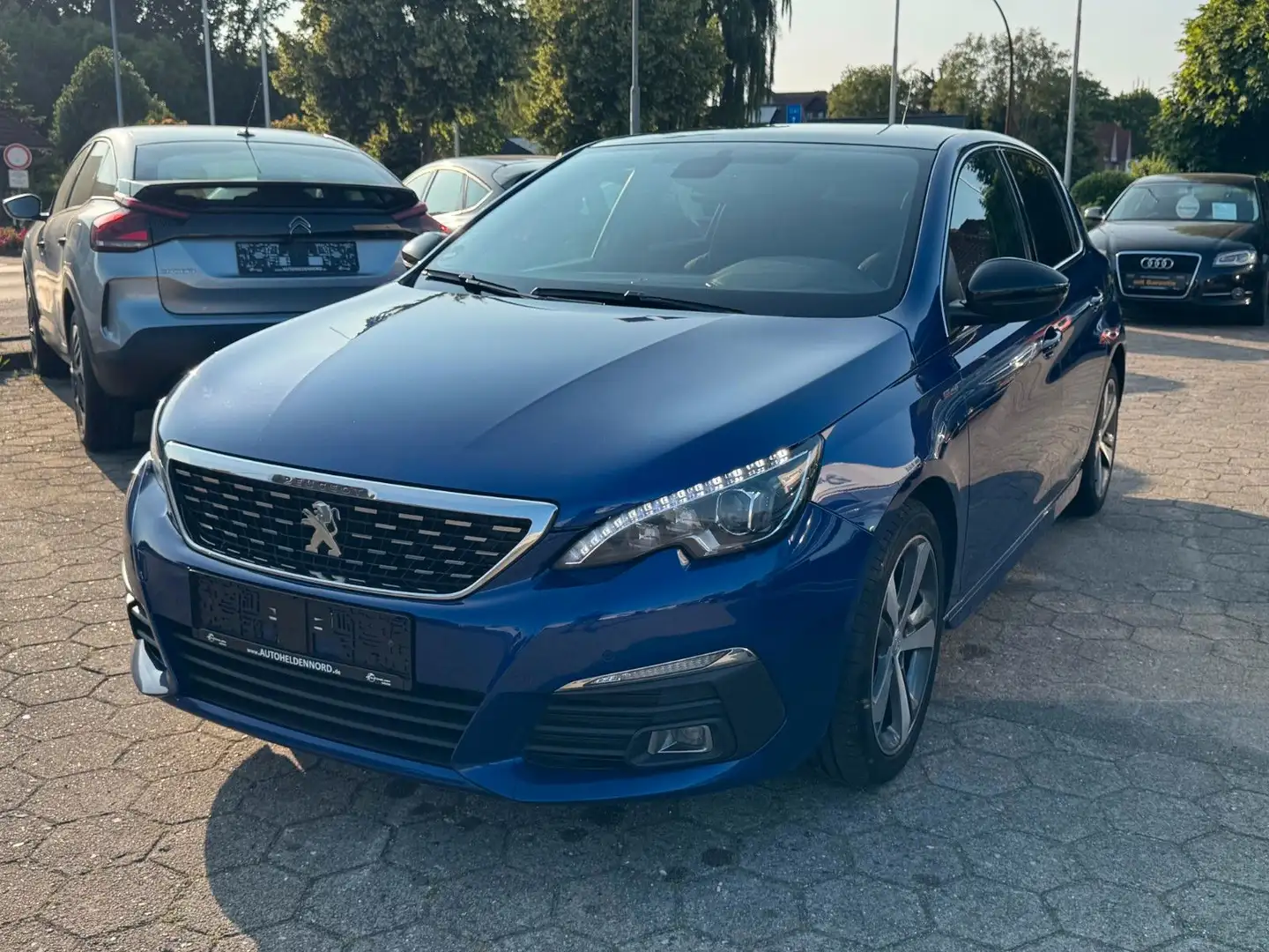 Peugeot 308 Lim. GT-Line Aut. Kamera Pano LED Scheckh. Blau - 1
