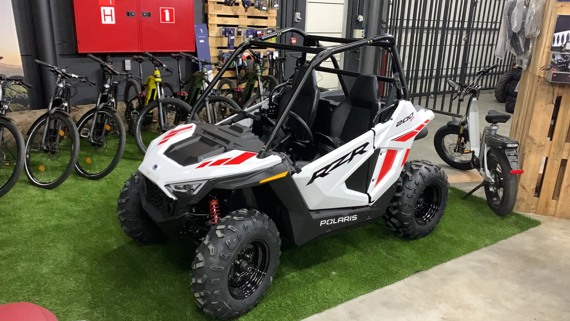 Polaris RZR 200 EFI Bianco - 1