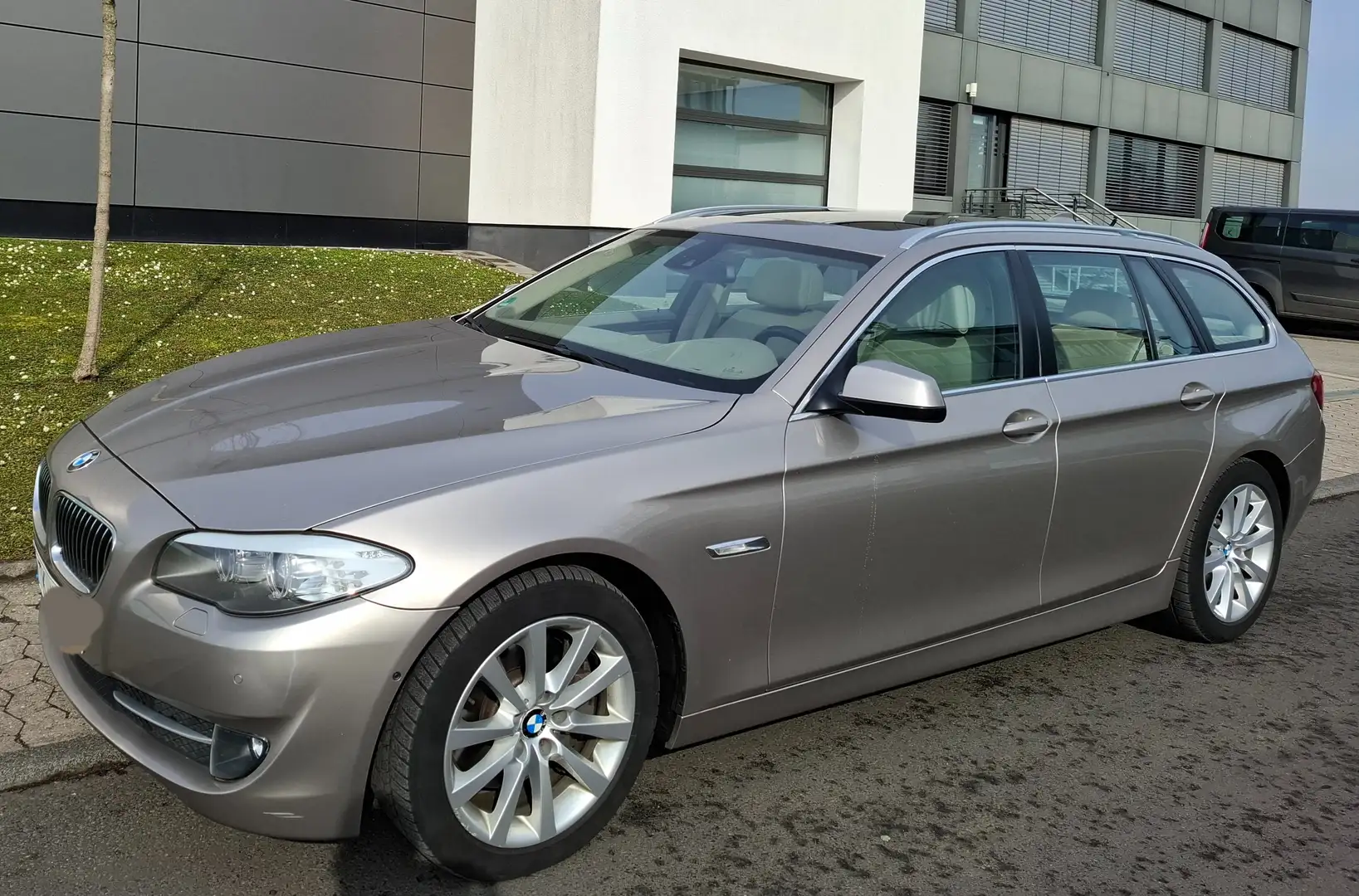 BMW 535 5er Touring Diesel 535d xDrive Touring Sport-Aut. Silber - 1