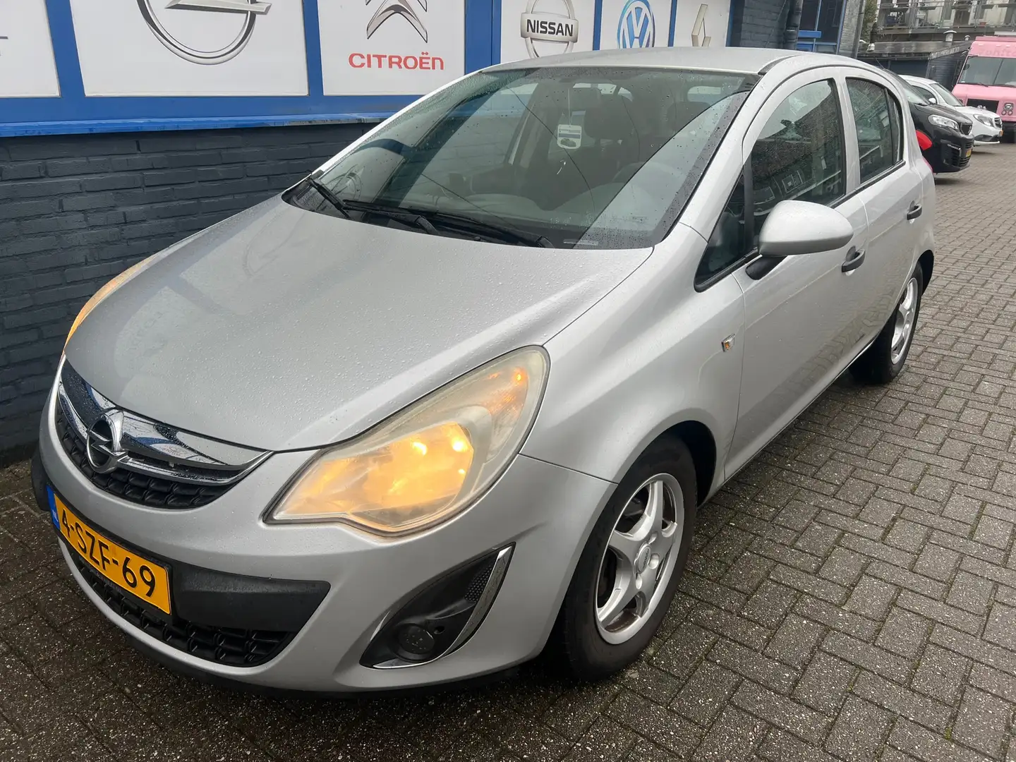 Opel Corsa 1.2-16V Edition 5-drs. 178000km 2750eu Grau - 2