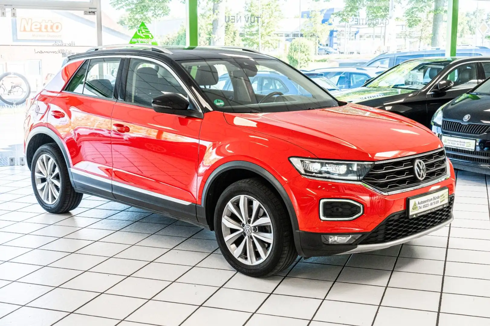 Volkswagen T-Roc Style 1.5 Benzin 150 PS Navi PDC Rot - 1