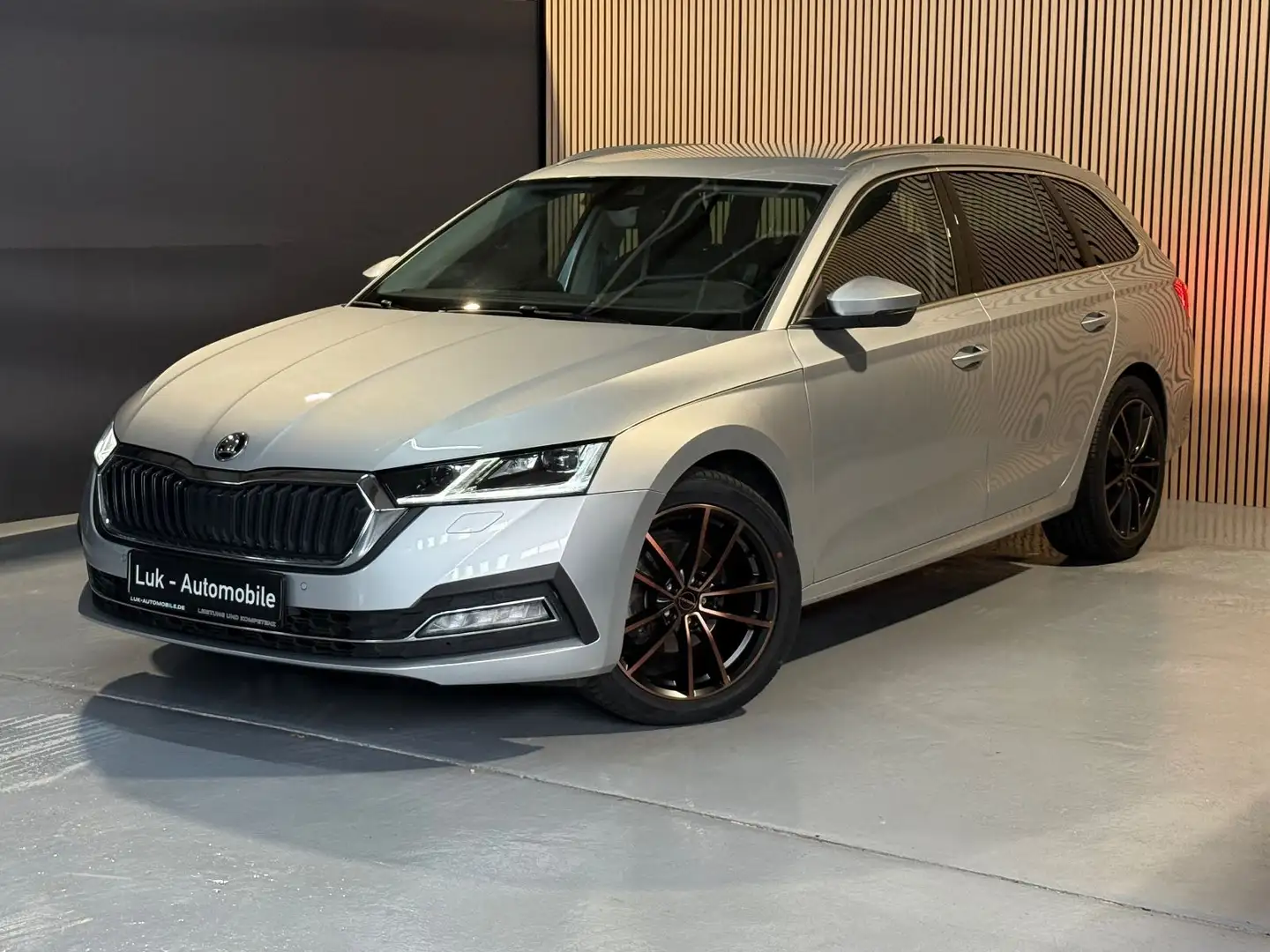 Skoda Octavia Style°Matrix°Virtual°MemSitz°Hud°Mod '24 Silber - 2