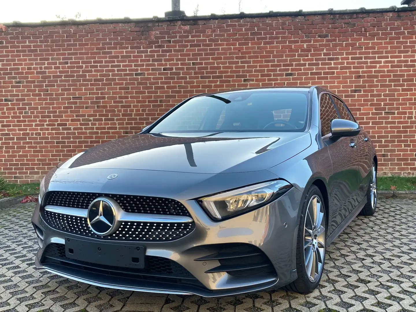 Mercedes-Benz A 200 AMG-Line + Alu AMG 19" Grijs - 2