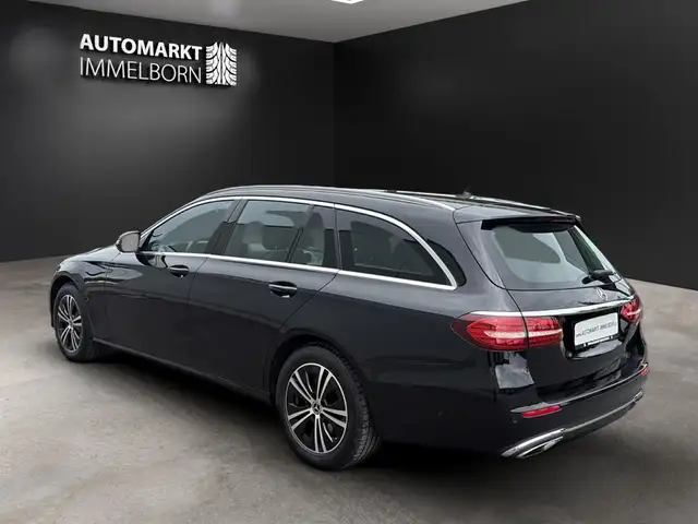 Mercedes-Benz E-Class view 5