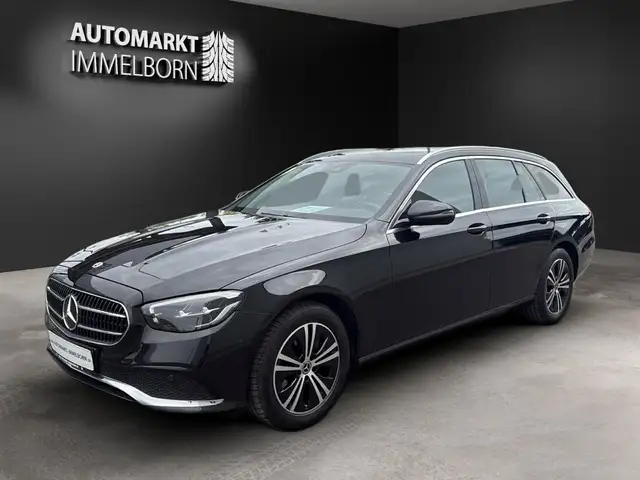 Mercedes-Benz E-Class view 4