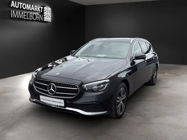 Mercedes-Benz E-Class view 3