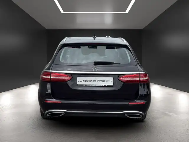 Mercedes-Benz E-Class view 9