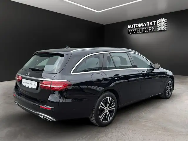 Mercedes-Benz E-Class view 6