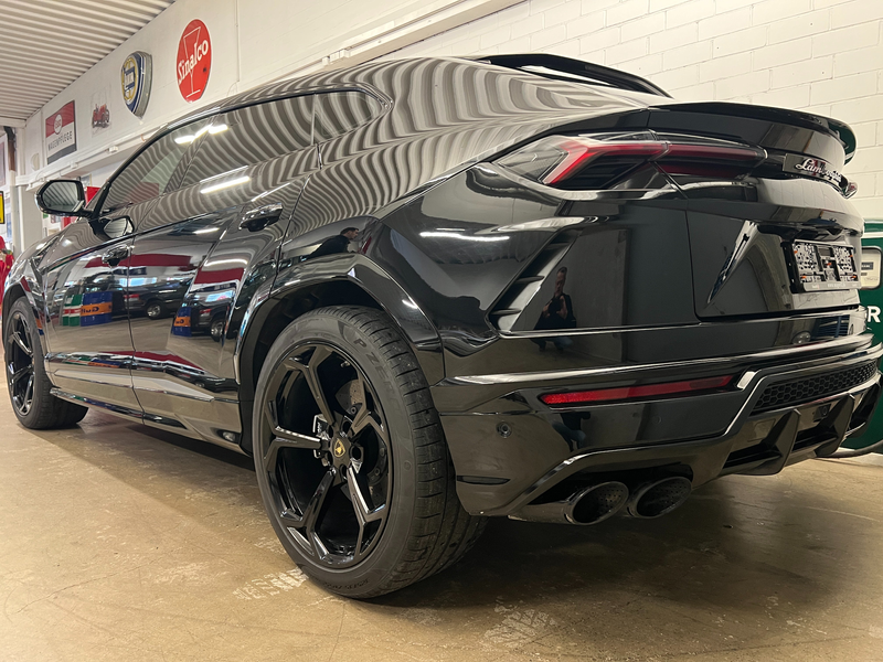 Lamborghini Urus — photo 14
