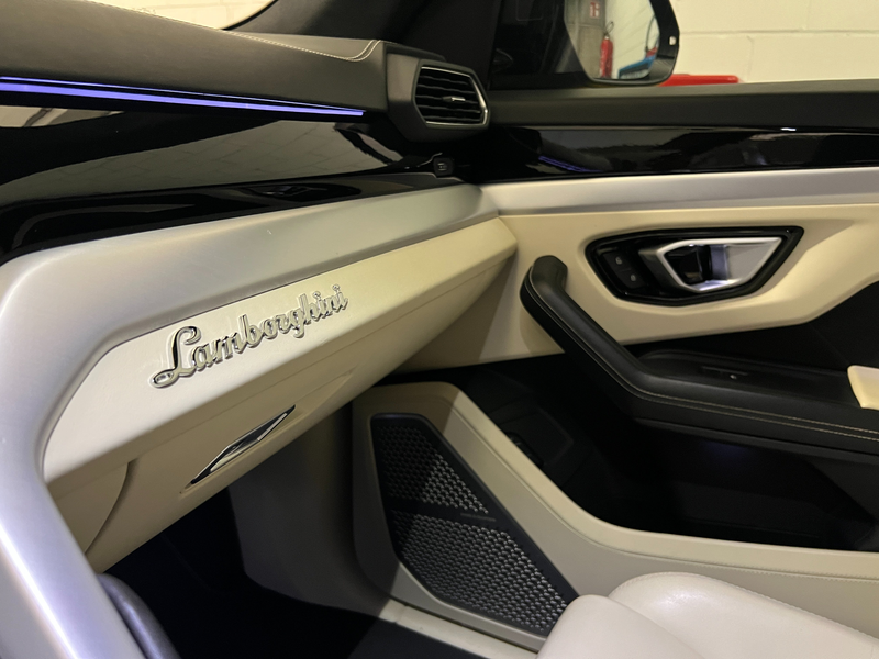 Lamborghini Urus — photo 12