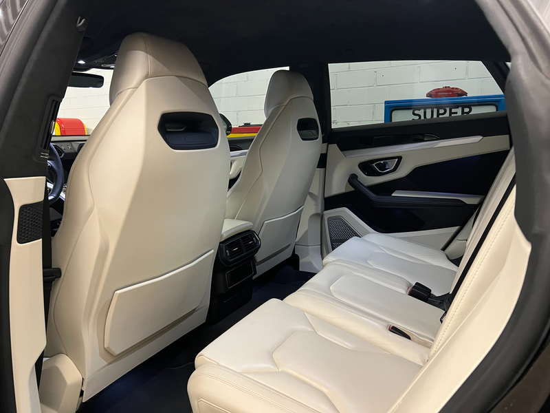 Lamborghini Urus — photo 13
