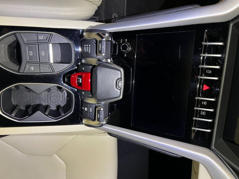 Lamborghini Urus — photo 11