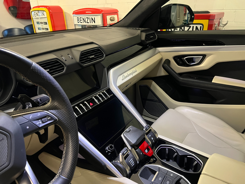 Lamborghini Urus — photo 8