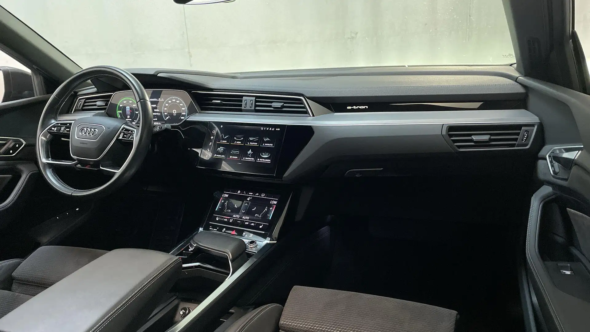 Audi e-tron Sportback 50 Quattro S Edition 71 kWh Panoramadak Grijs - 2