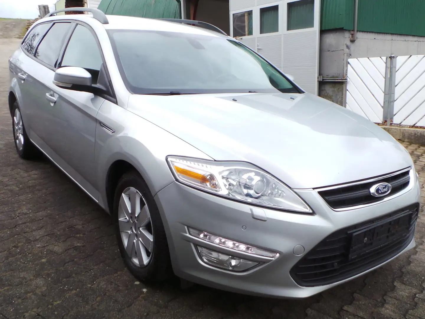 Ford Mondeo Turnier 2.0 TDCi Aut. Trend Plateado - 2