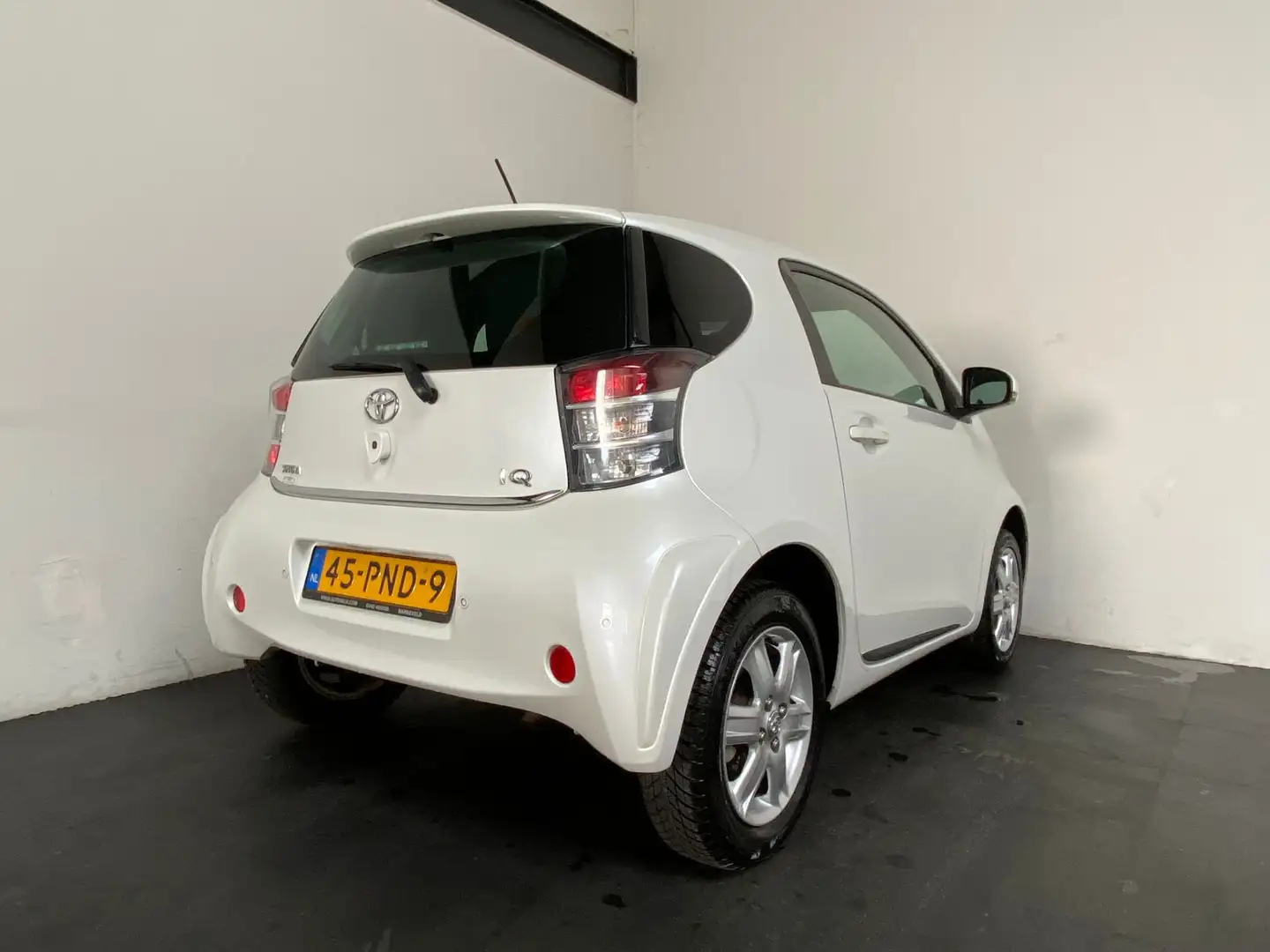 Toyota iQ 1.0 VVTi Comfort Білий - 2