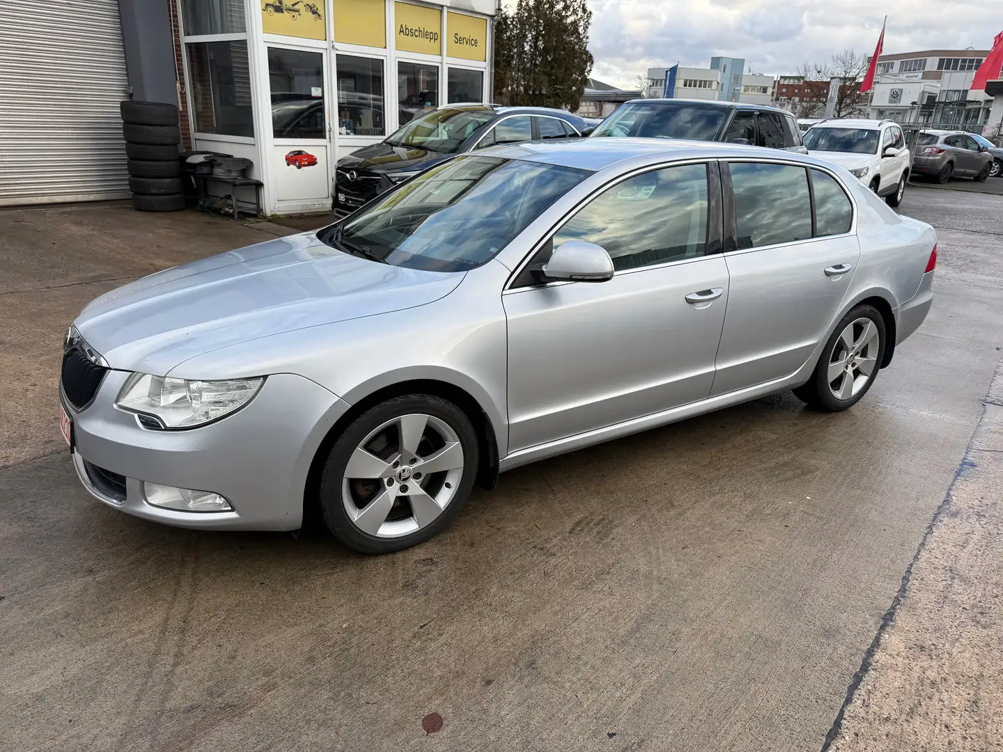 Skoda Superb Ambition Grau - 1