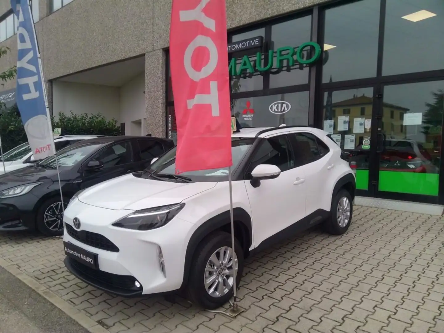Toyota Yaris Cross 1.5 Hybrid 5p. E-CVT Active - NEOPATENTATI Weiß - 1