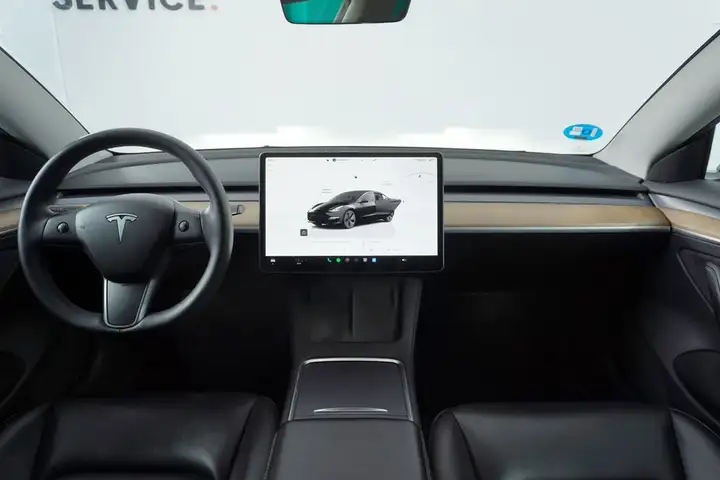 Tesla Model 3 2022, foto 11