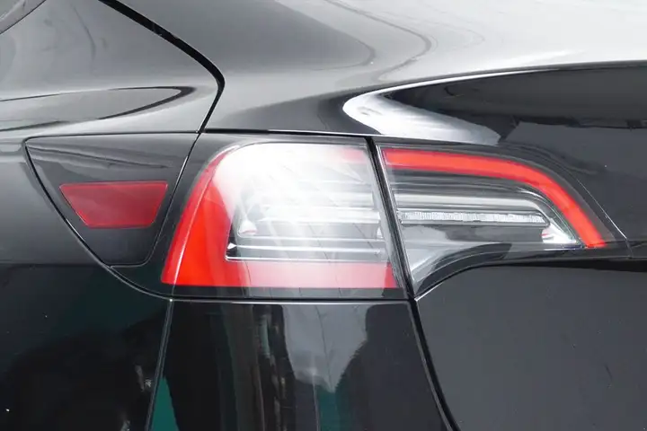Tesla Model 3 2022, foto 32