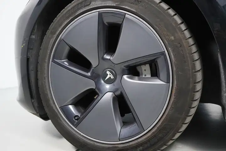 Tesla Model 3 2022, foto 30