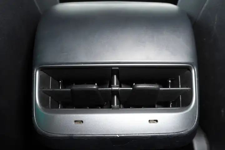Tesla Model 3 2022, foto 26