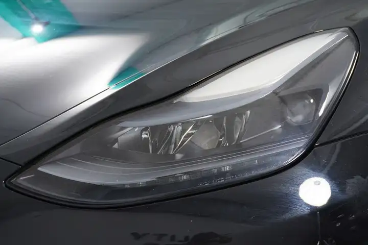 Tesla Model 3 2022, foto 28