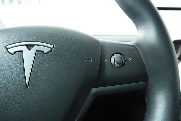 Tesla Model 3 2022, foto 14