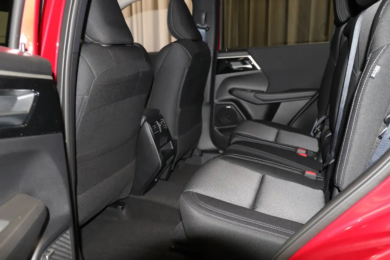 Mitsubishi Outlander снимка Mitsubishi Outlander