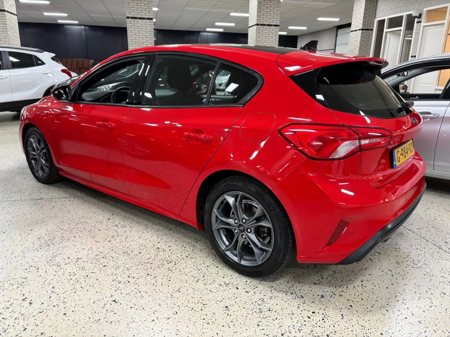 Ford Focus 1.0 Ecob. 125pk ST-Line Panorama Dak NL NAP Model Rot - 2