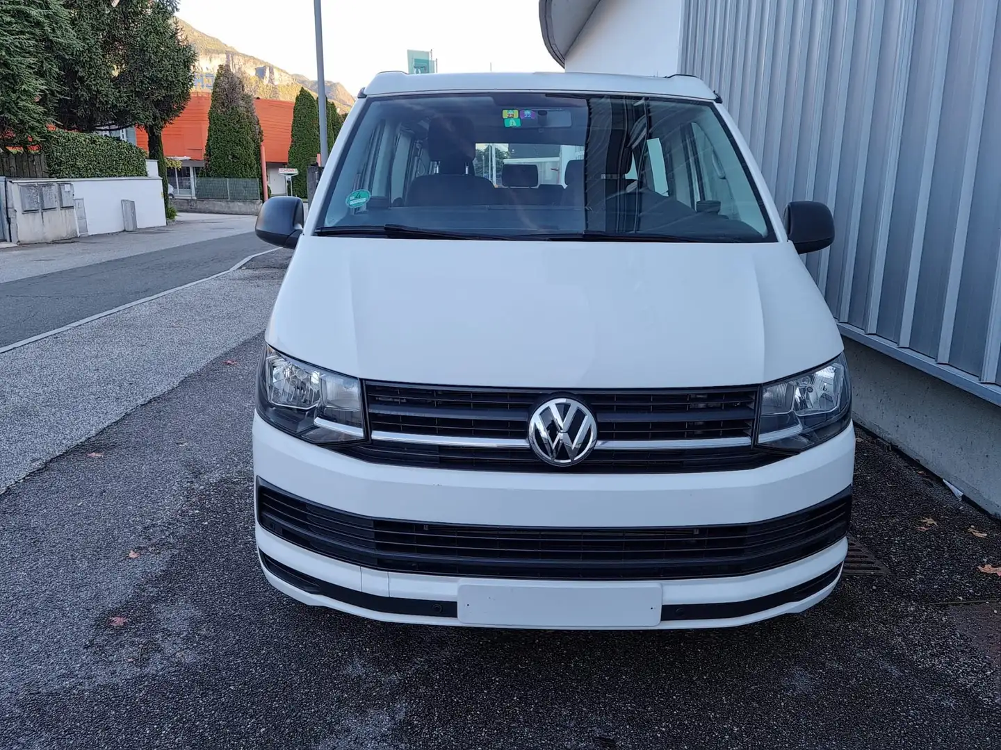 Volkswagen T6 California 2.0 TDI Beach/230V/ Riscaldamento ausiliario/1.Ma. Bianco - 2