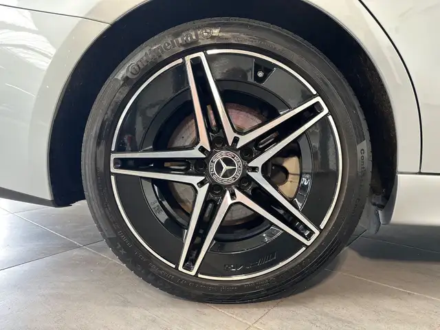 Mercedes-Benz C-Class view 3