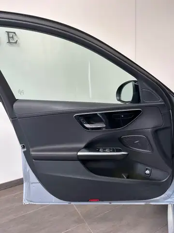 Mercedes-Benz C-Class view 9