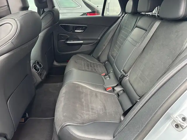 Mercedes-Benz C-Class view 13
