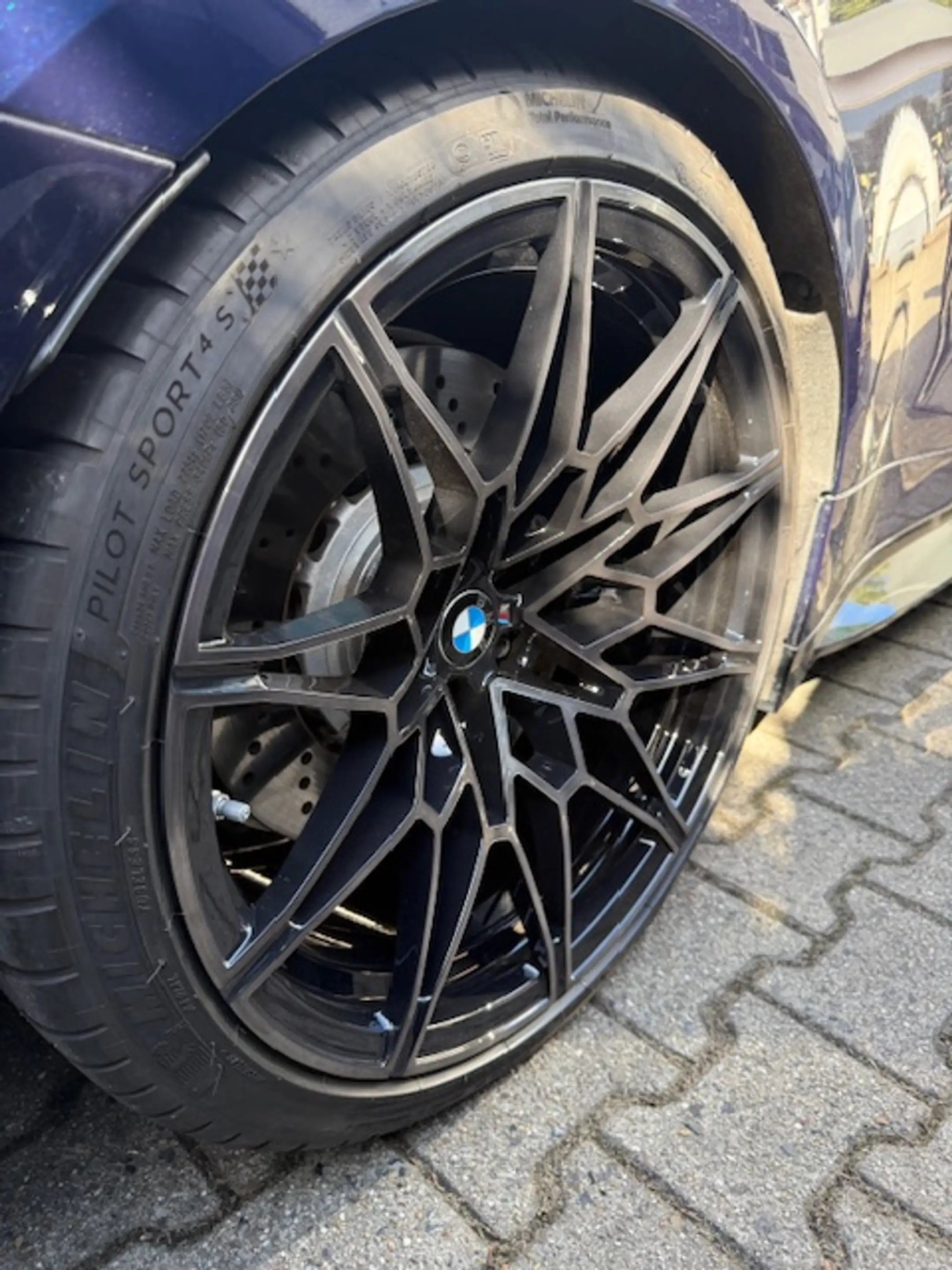 BMW M4 xDrive Competition — photo 13