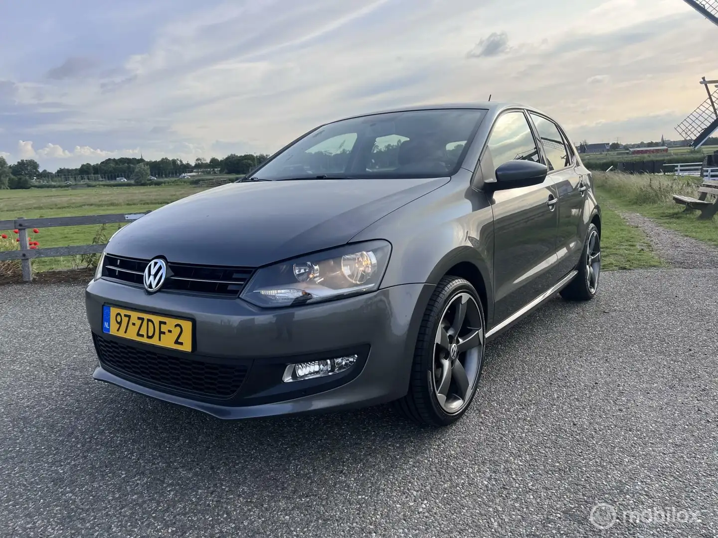 Volkswagen Polo 1.2 TSI BlueMotion Trendline Grau - 1